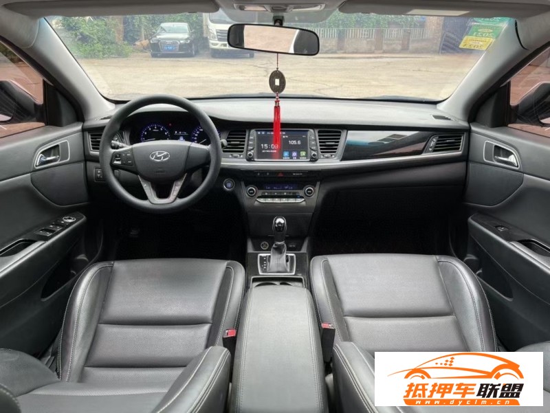  19年現(xiàn)代名圖轎車 
