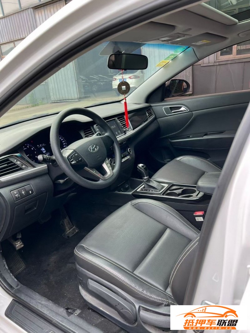  19年現(xiàn)代名圖轎車 
