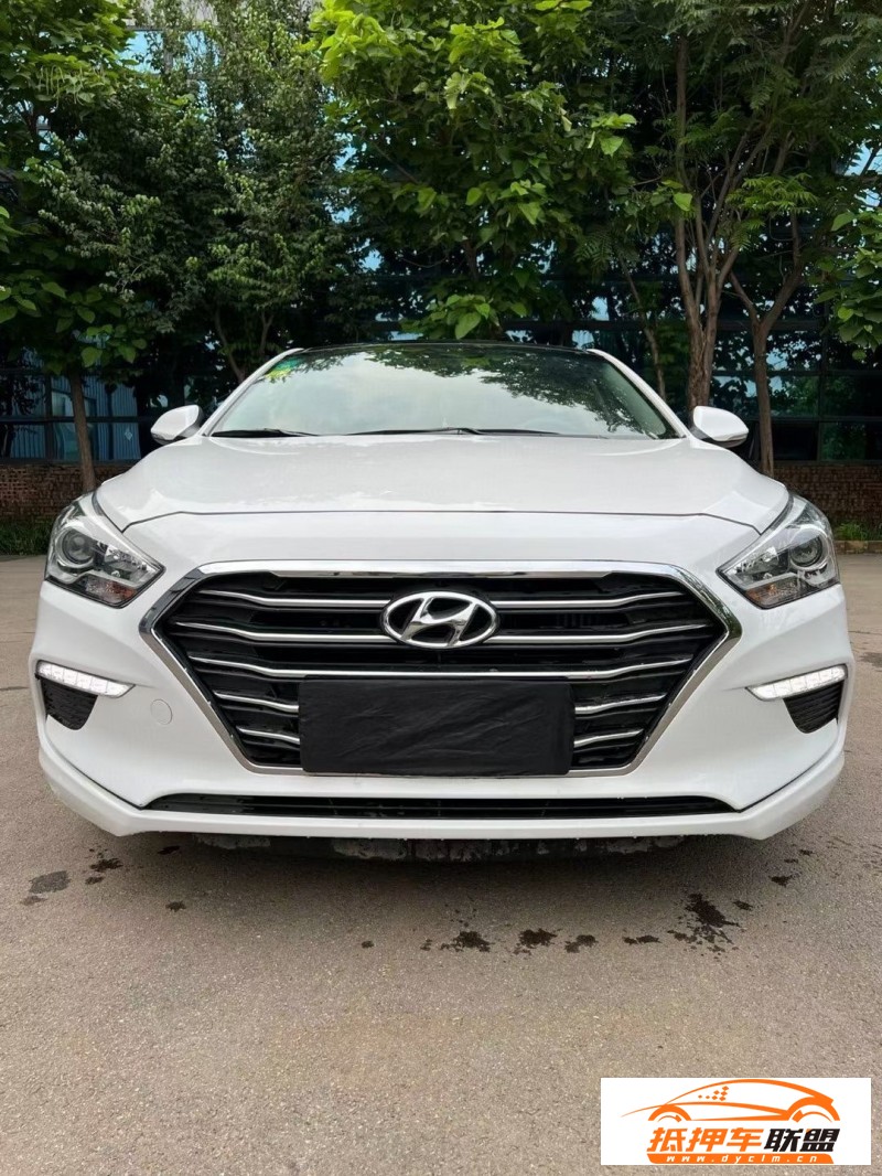  19年現(xiàn)代名圖轎車 