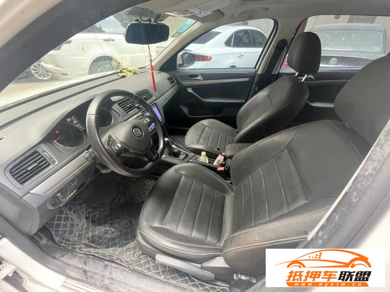  17年大眾朗逸轎車 