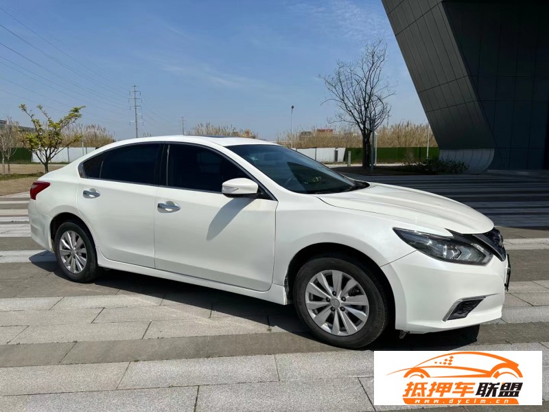  17年日產(chǎn)天籟轎車 