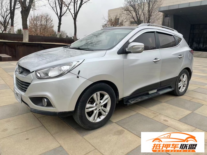 10年現(xiàn)代ix35轎車 