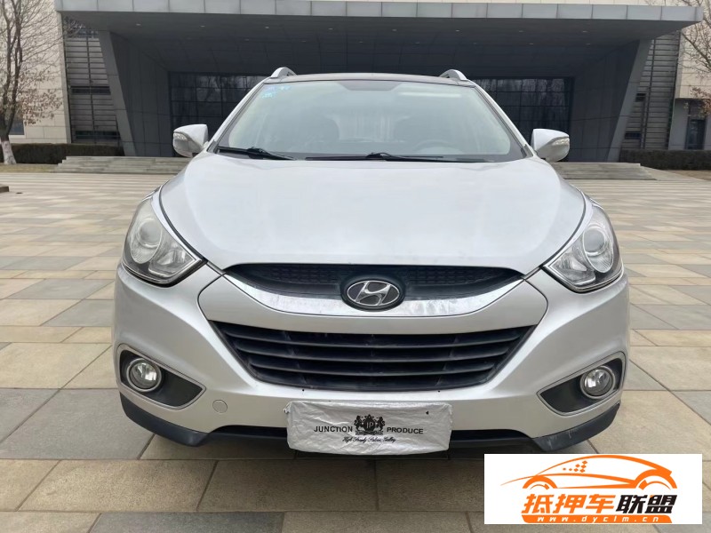  10年現(xiàn)代ix35轎車 