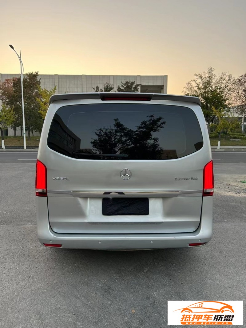  17年奔馳威霆SUV 