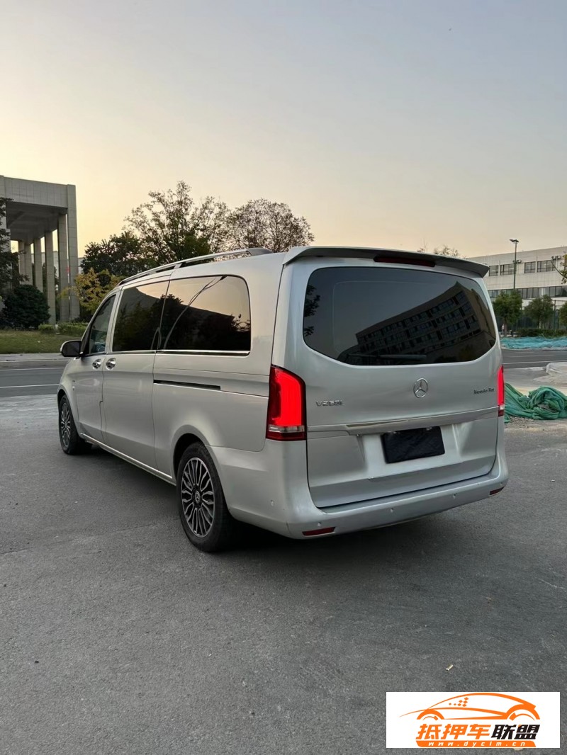  17年奔馳威霆SUV 