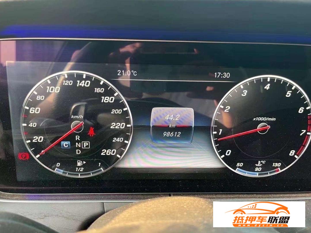 準(zhǔn)17年奔馳E300L 運(yùn)動(dòng)時(shí)尚型奔馳E級(jí)