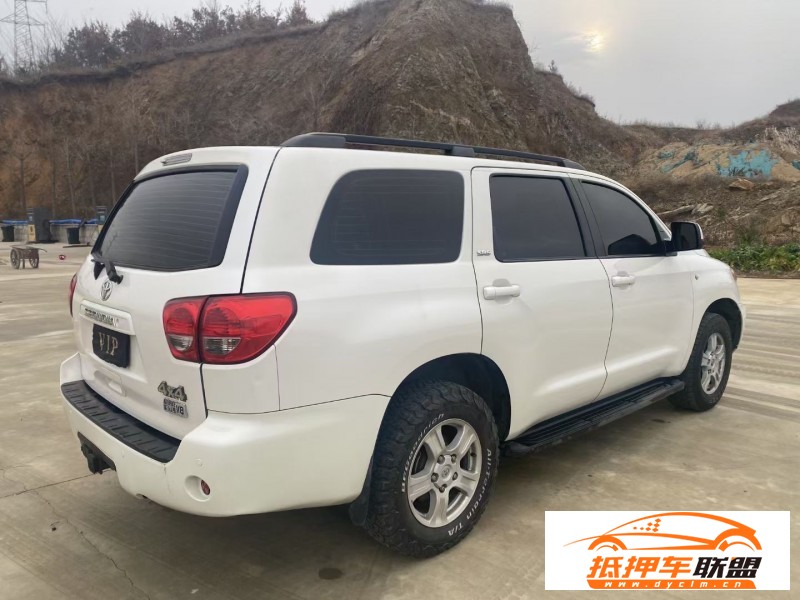  16年豐田紅杉轎車 