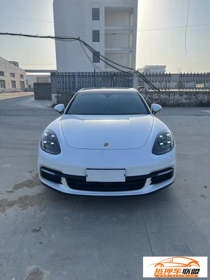 18年保時捷帕納梅拉轎車 