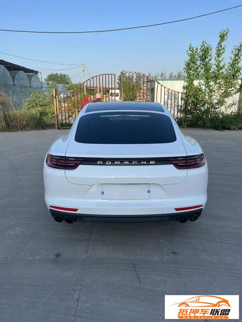  18年保時捷帕納梅拉轎車 