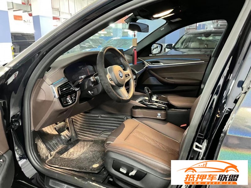  22年寶馬5系轎車 
