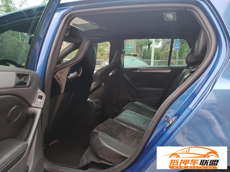  12年大眾高爾夫轎車 