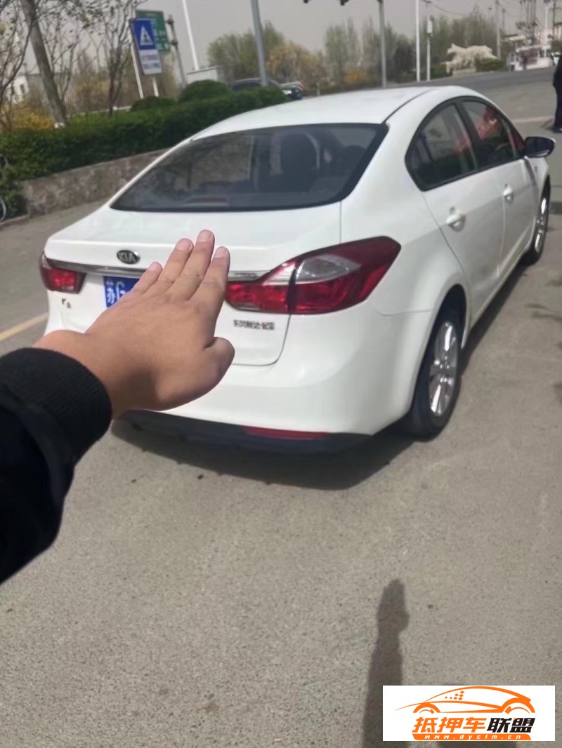  17年起亞K3轎車 