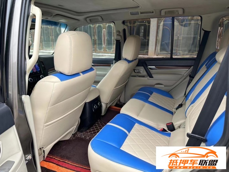  11年三菱帕杰羅SUV 