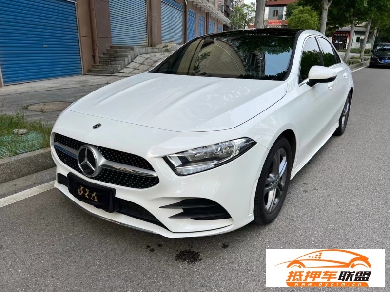  22年奔馳A轎車 