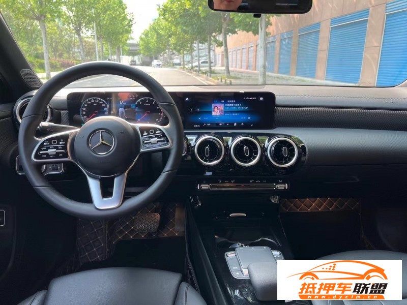  22年奔馳A轎車 