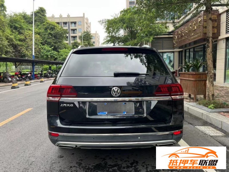  18年大眾途昂轎車 