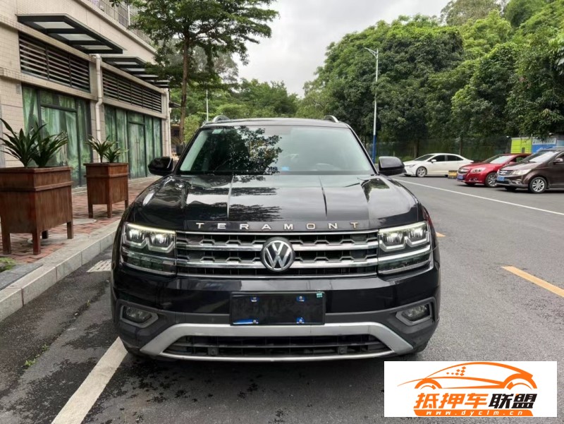  18年大眾途昂轎車 