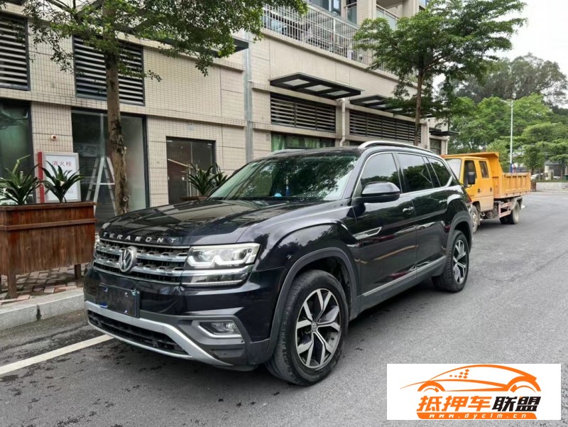  18年大眾途昂轎車 