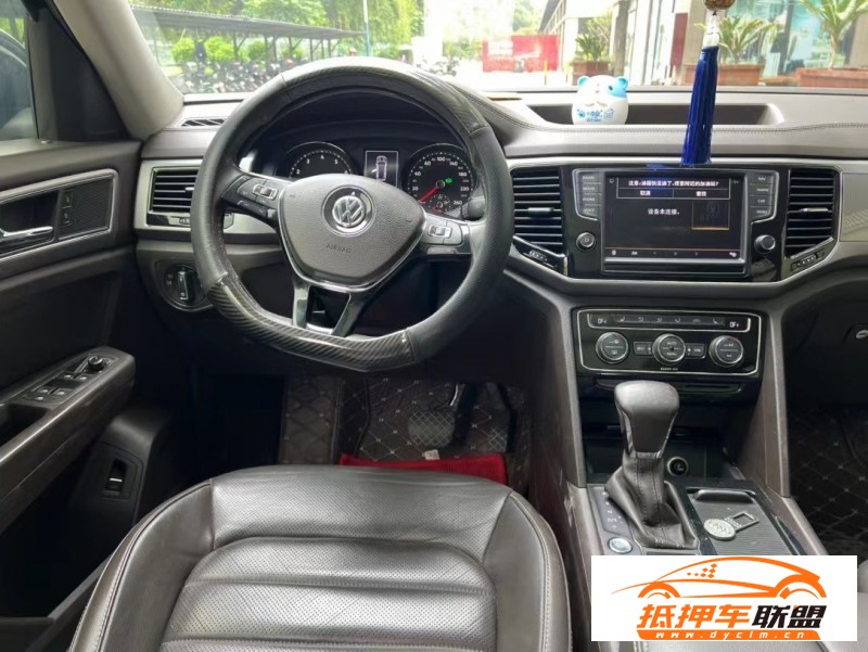  18年大眾途昂轎車 