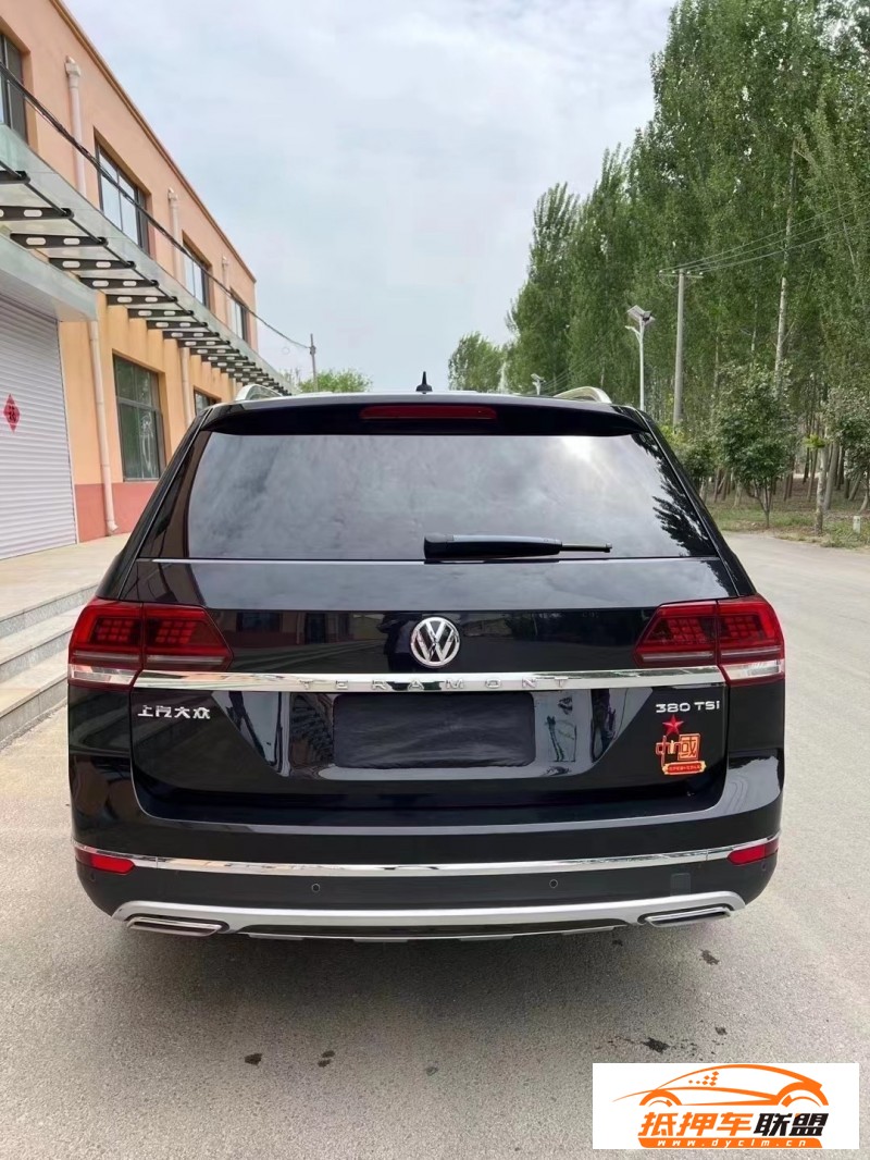  17年大眾途昂轎車 