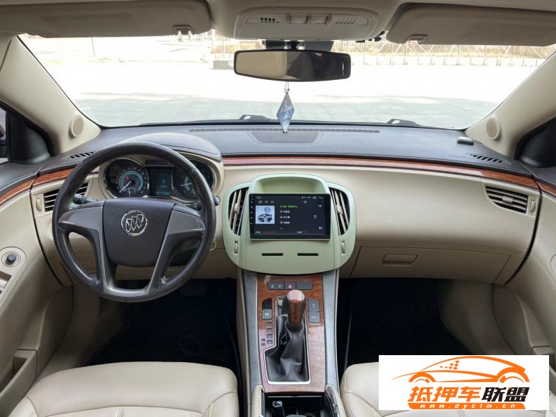  12年別克君越轎車 