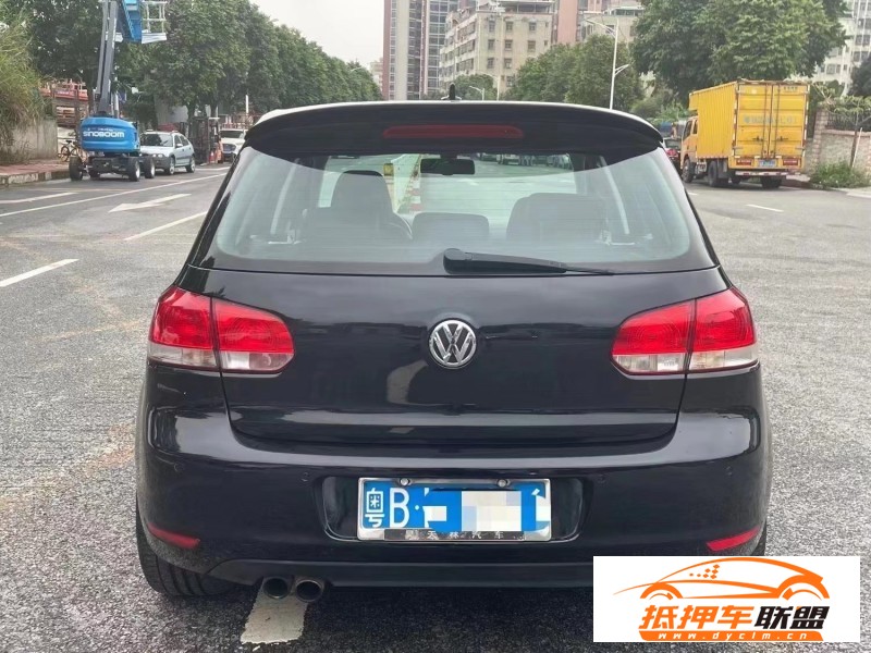  10年大眾高爾夫轎車 