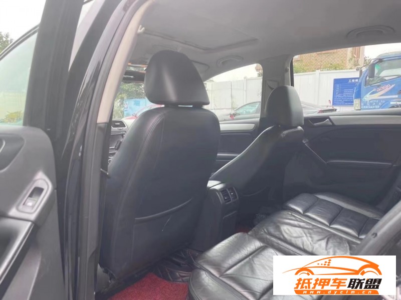  10年大眾高爾夫轎車 