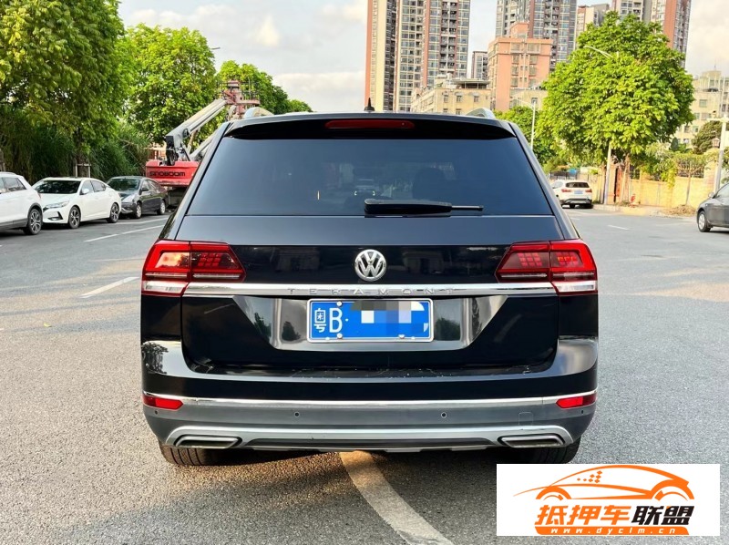  18年大眾途昂轎車 