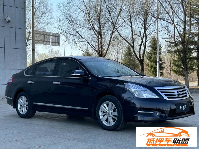  12年日產(chǎn)天籟轎車 