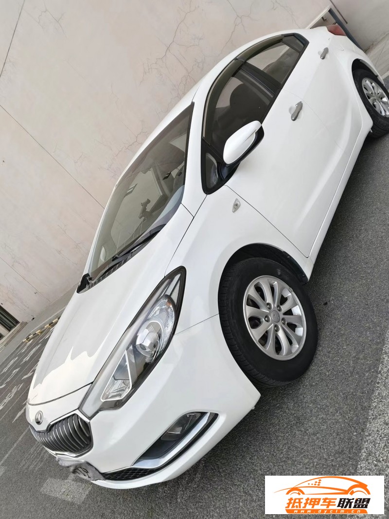  15年起亞K3轎車 