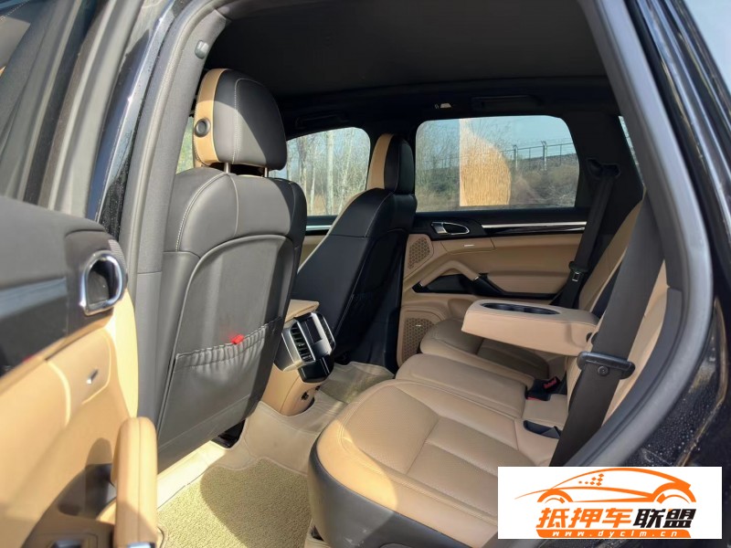  15年保時(shí)捷卡宴轎車 