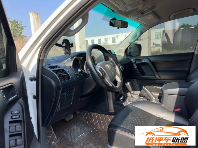  13年豐田普拉多轎車 