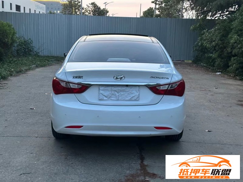 13年現(xiàn)代索納塔八轎車(chē) 