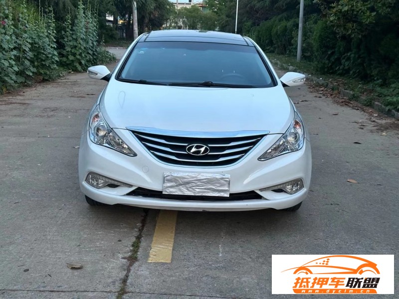  13年現(xiàn)代索納塔八轎車(chē) 
