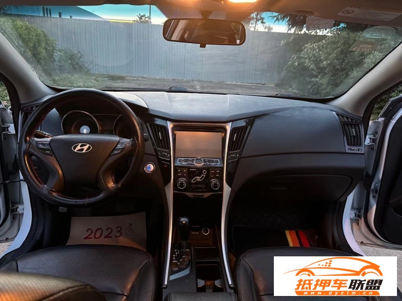  13年現(xiàn)代索納塔八轎車(chē) 