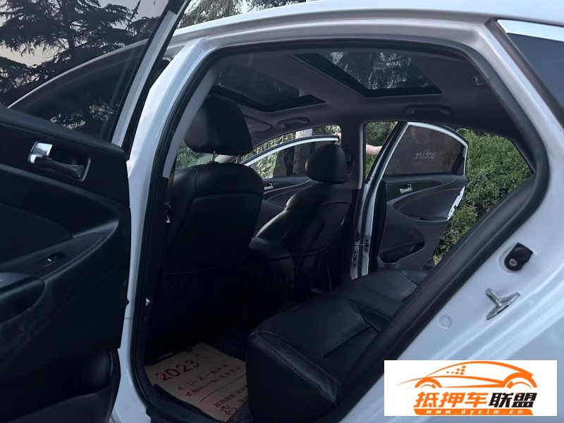  13年現(xiàn)代索納塔八轎車(chē) 