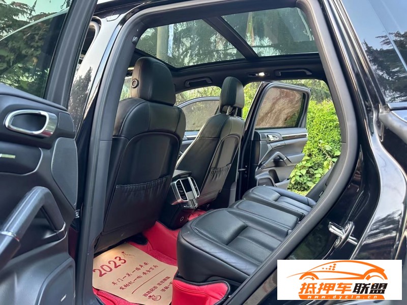 17年保時捷卡宴轎車 
