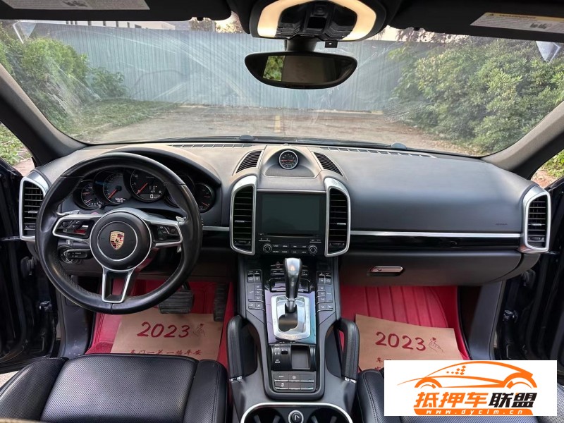  17年保時捷卡宴轎車 