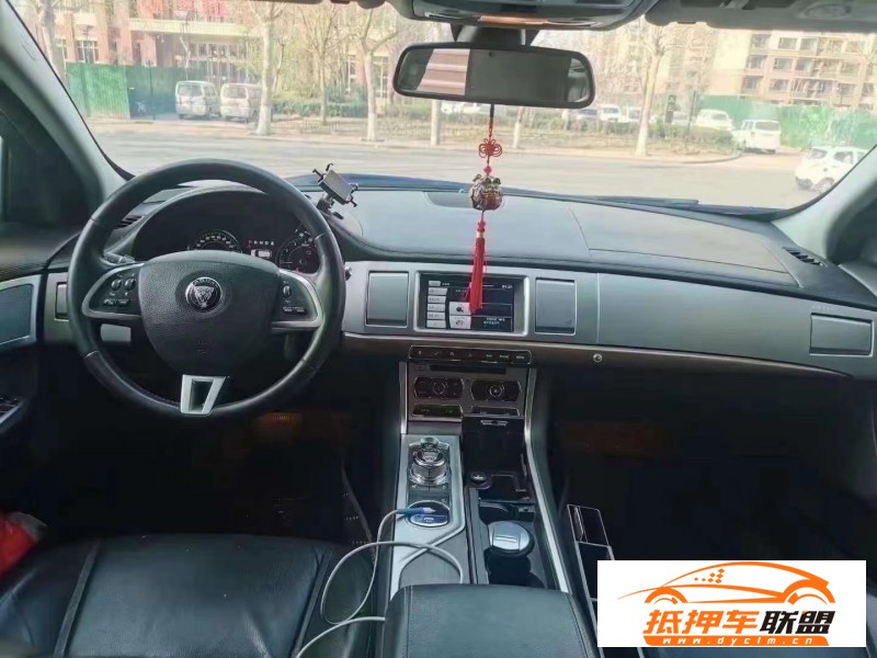  16年捷豹XF轎車 