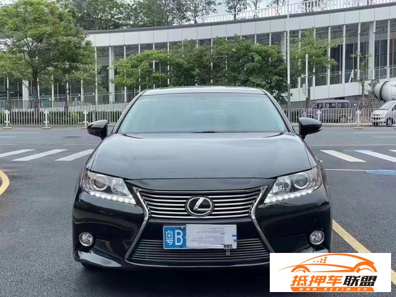  13年雷克薩斯ES轎車 