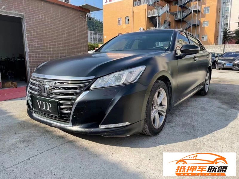 17年豐田皇冠轎車 