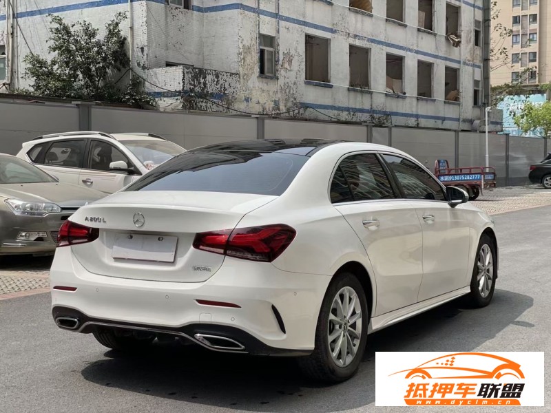  22年奔馳A轎車 