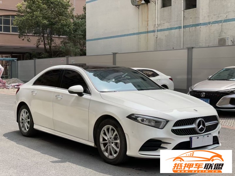  22年奔馳A轎車 