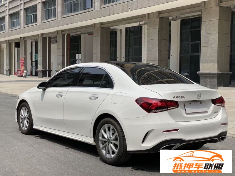  22年奔馳A轎車 