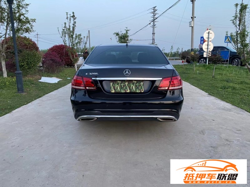  13年奔馳E級轎車 