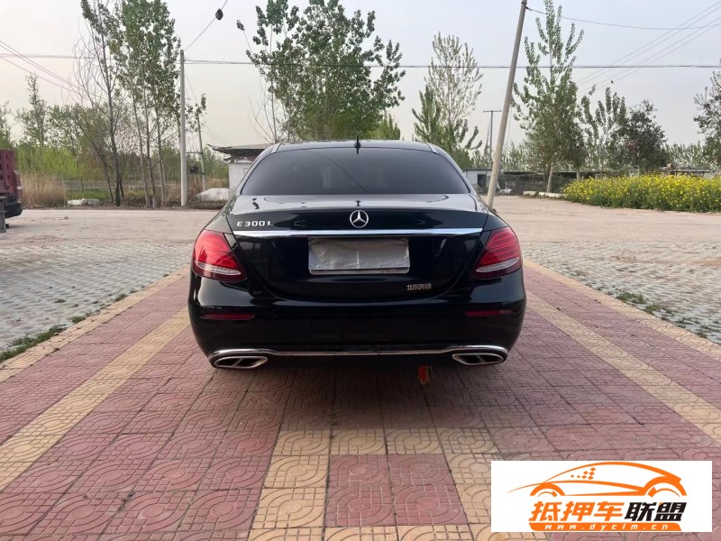  17年奔馳E轎車 