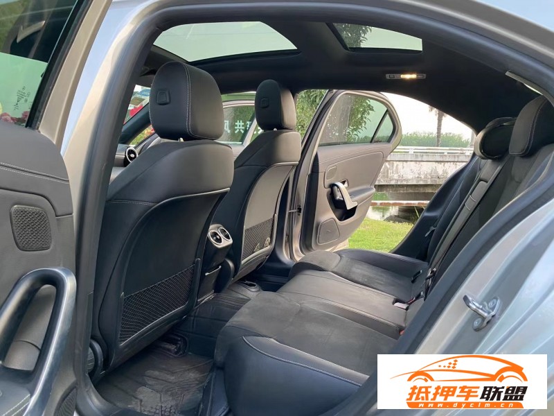  19年奔馳A轎車 