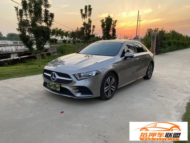  19年奔馳A轎車 
