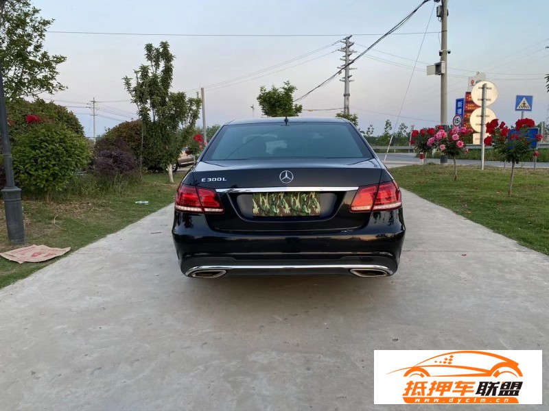  16年奔馳E級轎車 