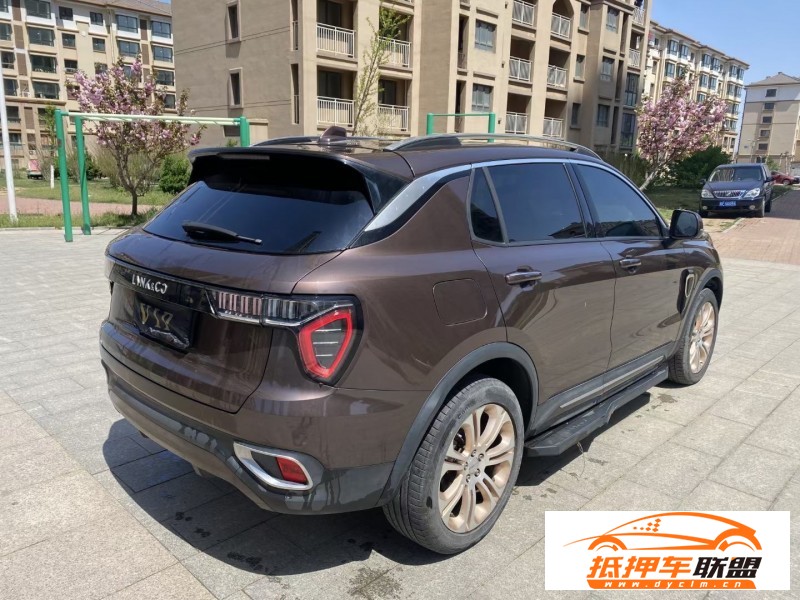  18年領(lǐng)克01轎車 